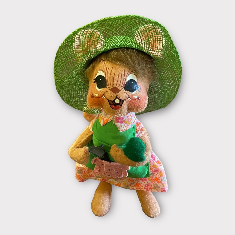 Vintage Annalee Mobilitee Girl Mouse Gardener Seeds Sprng